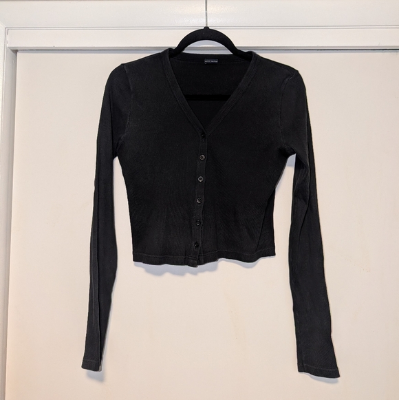 Brandy Melville Tops - 4/$16 ❇️ Brandy Melville Black Ribbed Long Sleeve Crop Top